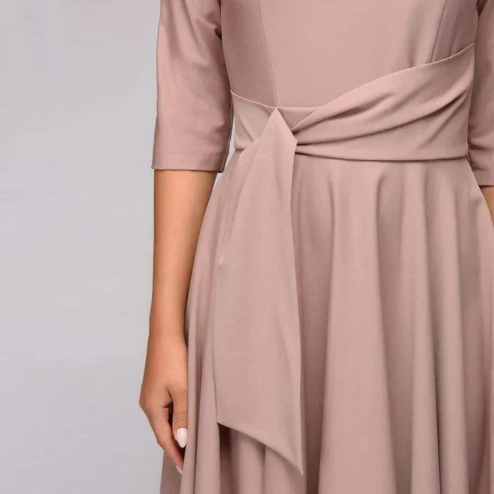 Echoarchiv | Elegantes Midi-Kleid mit femininer Silhouette