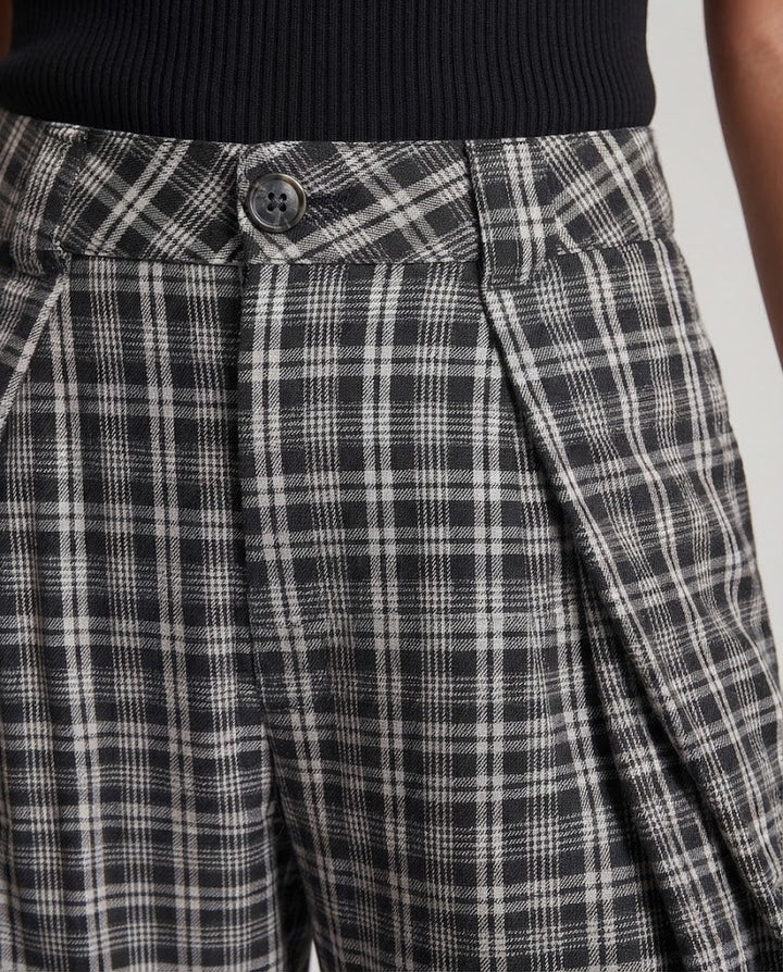 Frauenweite Karottenhose mit Falten Echoarchiv