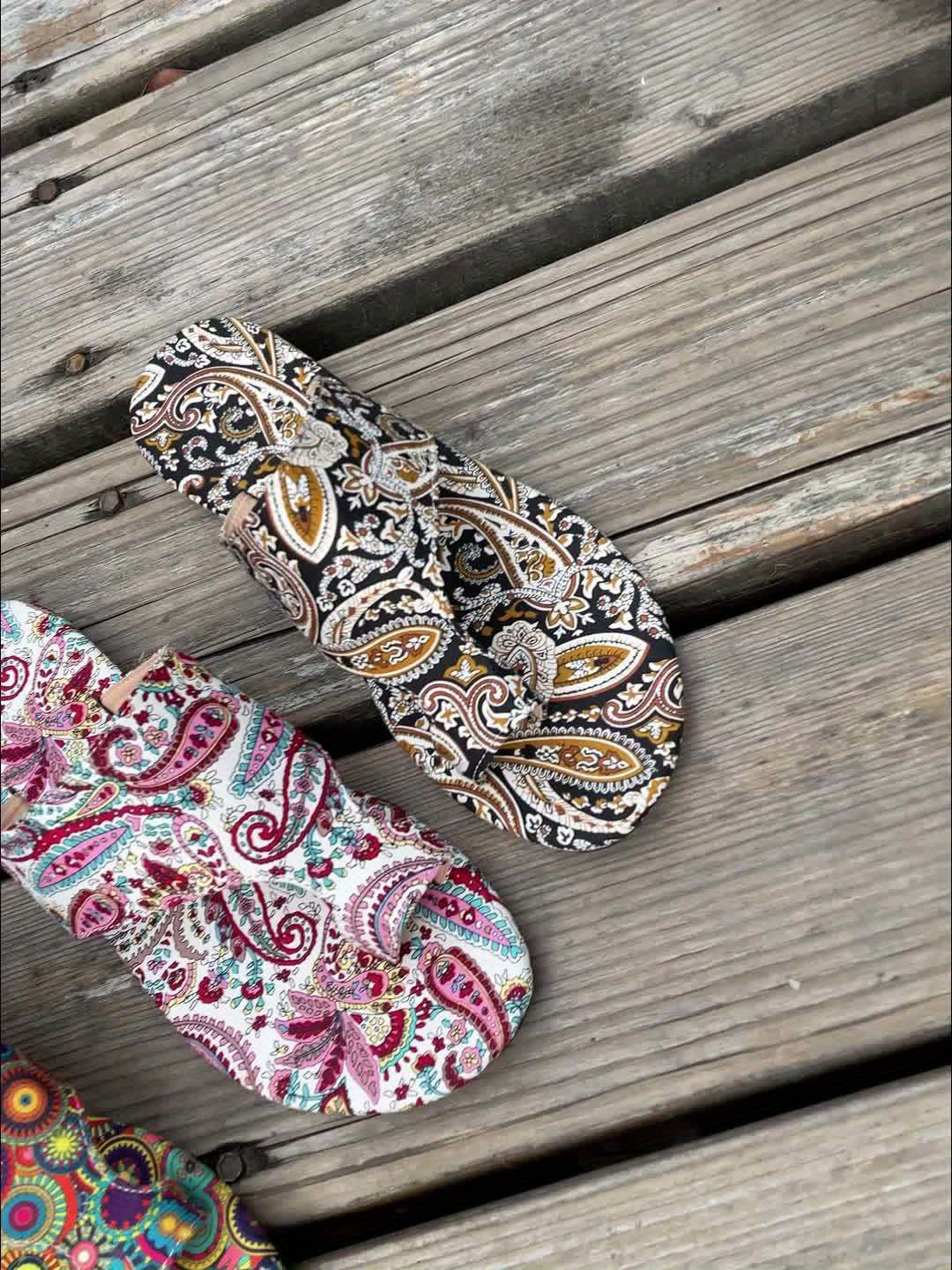 Echoarchiv | Florale Flip Flops für Frauen