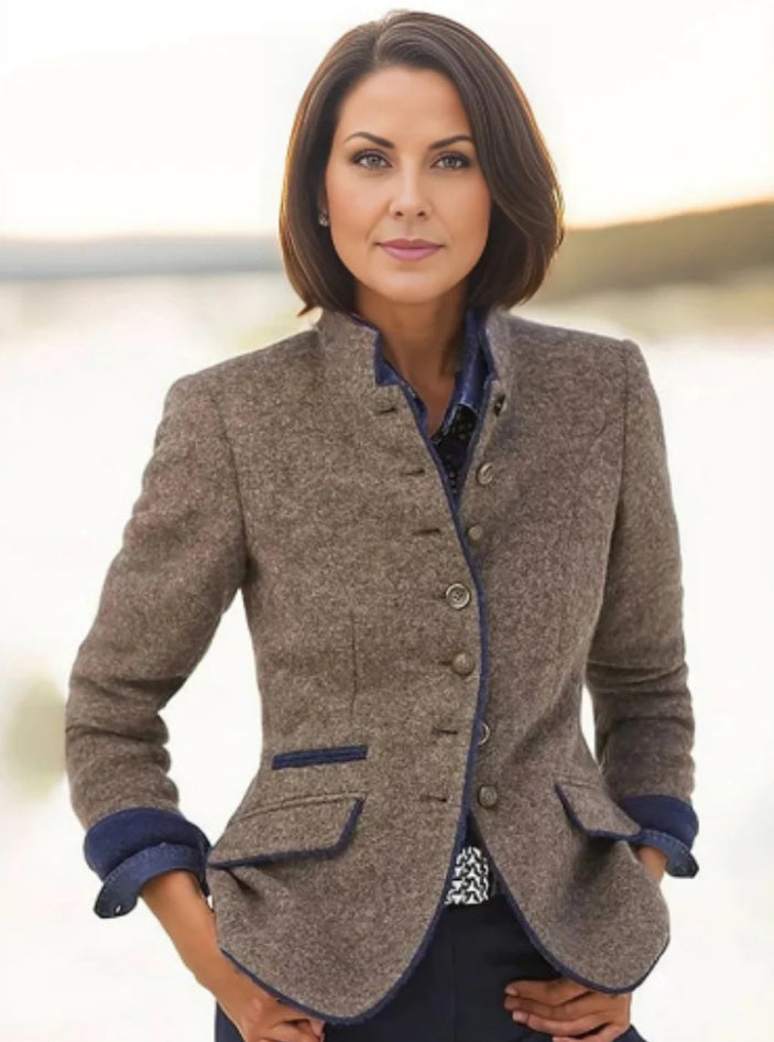 Damen Kurzjacke mit Mehrknopfleiste und Farbakzenten | Echoarchiv