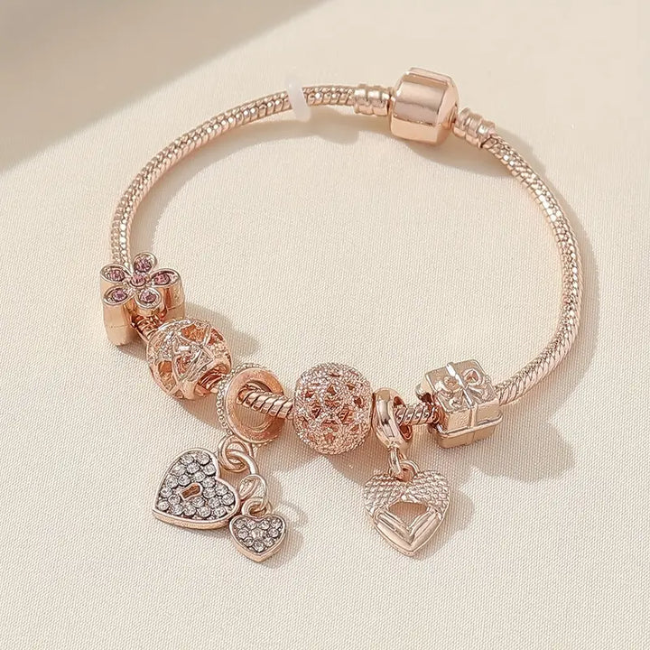 Echoarchiv Modisches Armband mit Strasssteinen und Blumen