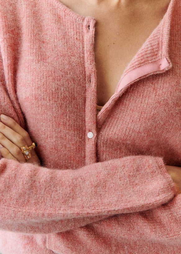 Echoarchiv | Strickjacke mit weichen Knöpfen