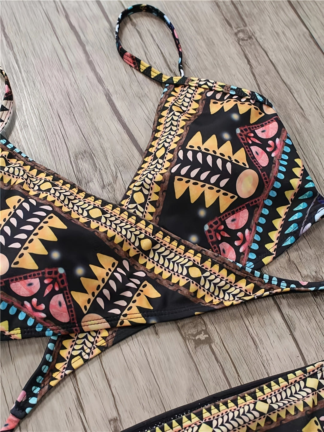 Echoarchiv | Boho Bikini Set Zwei Teile mit Hoher Taille und Tribal-Muster, Ohne Träger