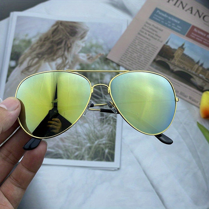 Echoarchiv | Klassische Aviator-Sonnenbrille mit Goldenem Rahmen für Damen