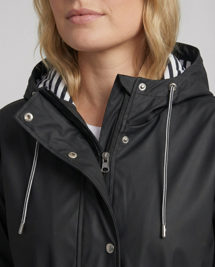 Wasserdichte Jacke mit Kapuze