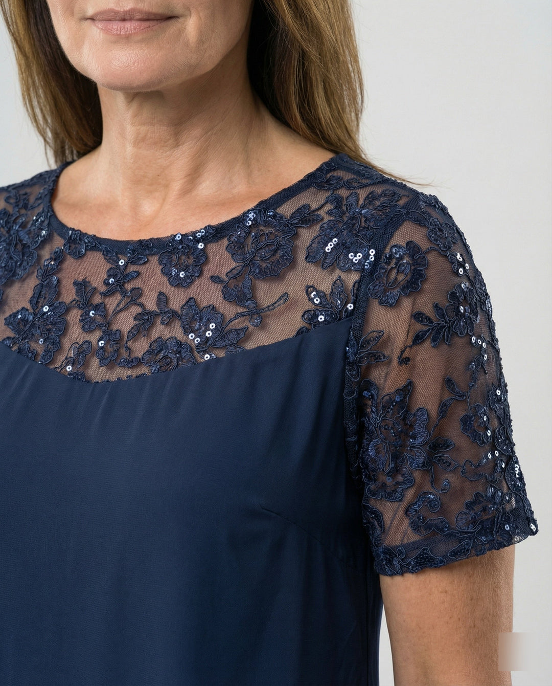 Damen Elegantes Schichtkleid mit Spitzenärmel und asymmetrischem Saum Echoarchiv