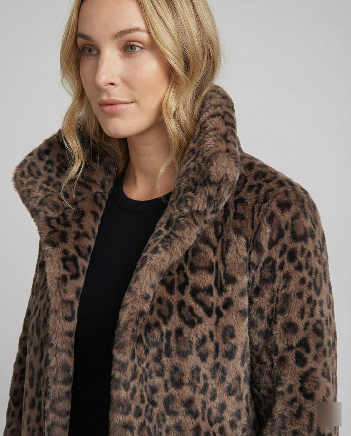 Echoarchiv | Mantel - Kunstpelz - Oversized Fit - Reverskragen - Leopardenprint