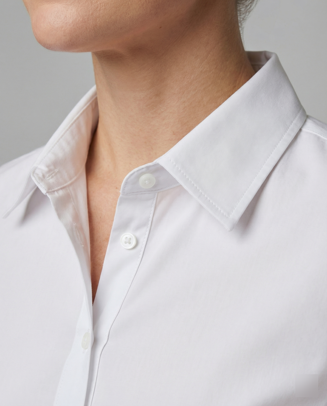 Hemdbluse Damen figurbetont mit Knopfdetails