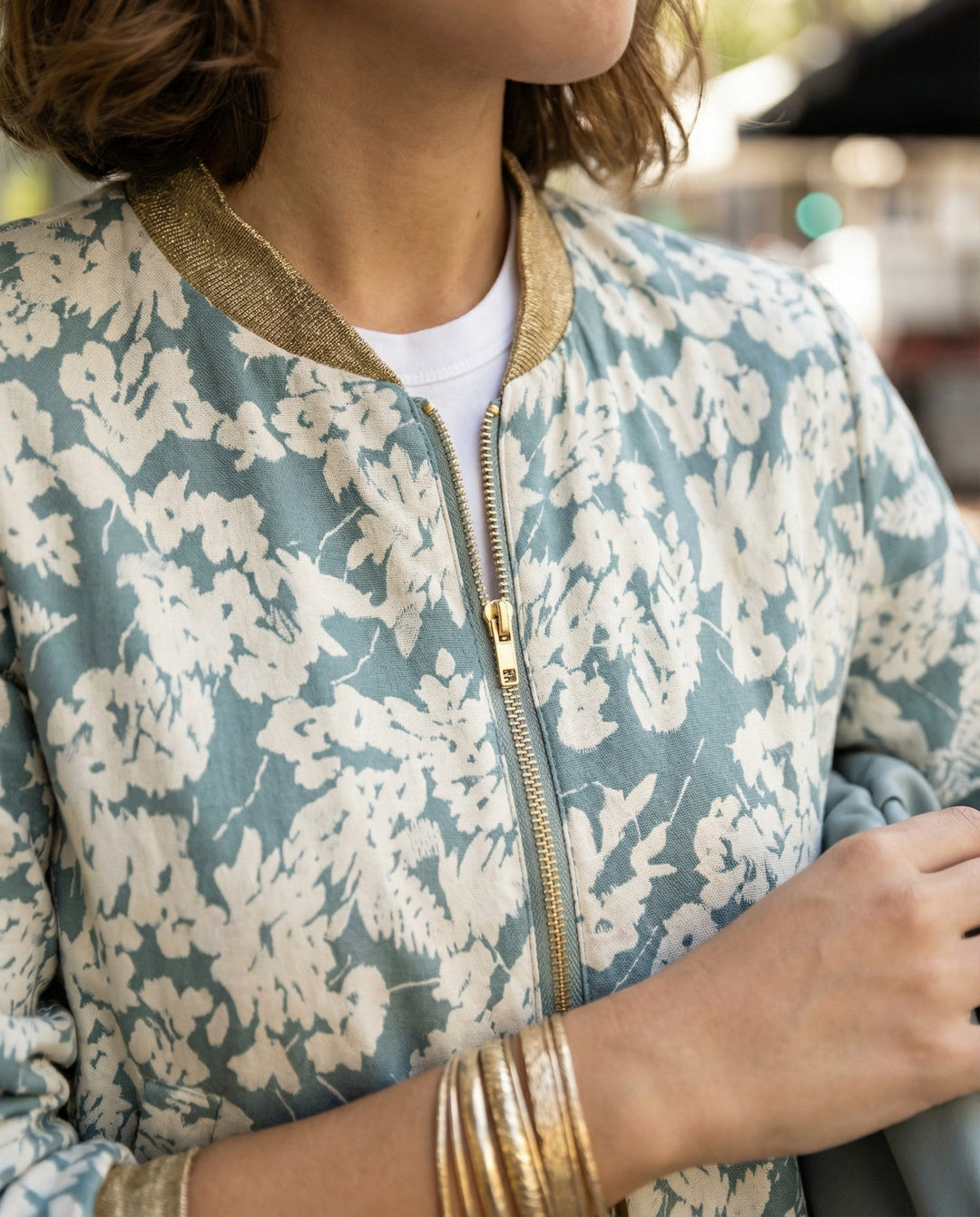 Damen Bomberjacke mit Blumenmuster | Echoarchiv