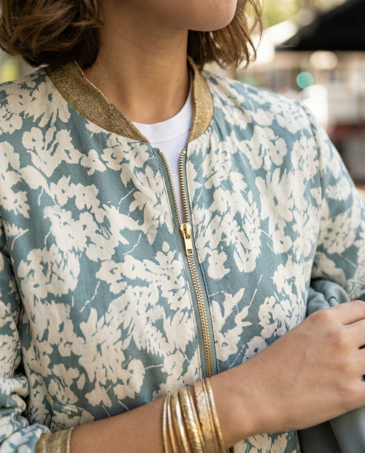 Damen Bomberjacke mit Blumenmuster | Echoarchiv