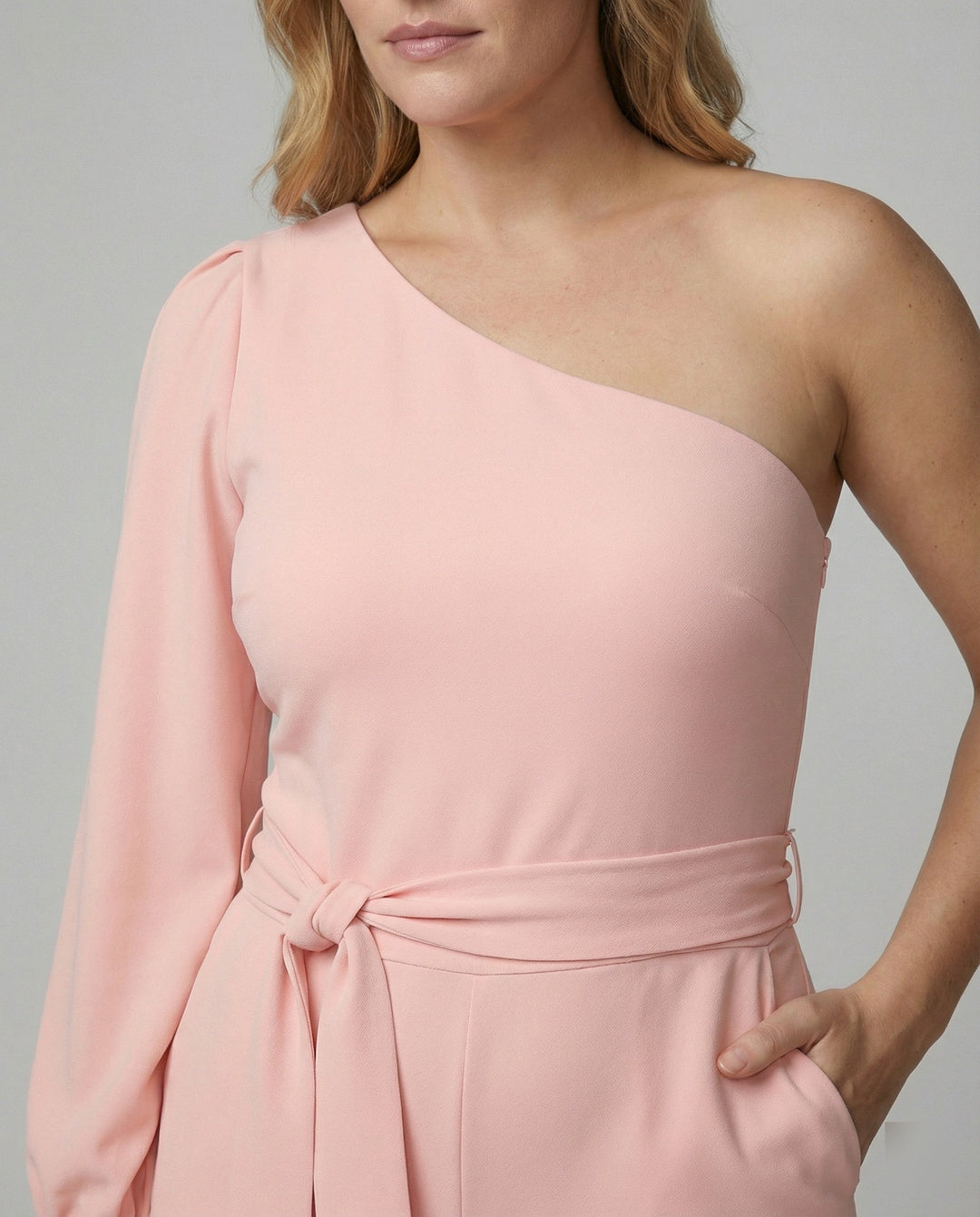 Damen Luxuriöser Overall mit Schleifengürtel & Funkelnden Details | Echoarchiv