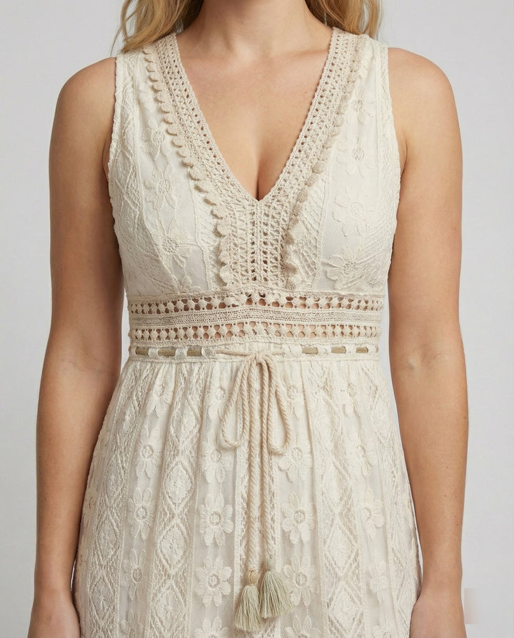 Echoarchiv | Anmutiges Boho-Spitzenkleid für Den Sommer