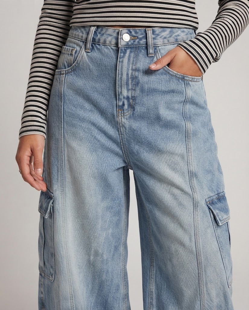 Damen Extraweite Palazzodenimhose mit Balloon‑Silhouette und großen Cargo‑Klappentaschen Echo Archiv