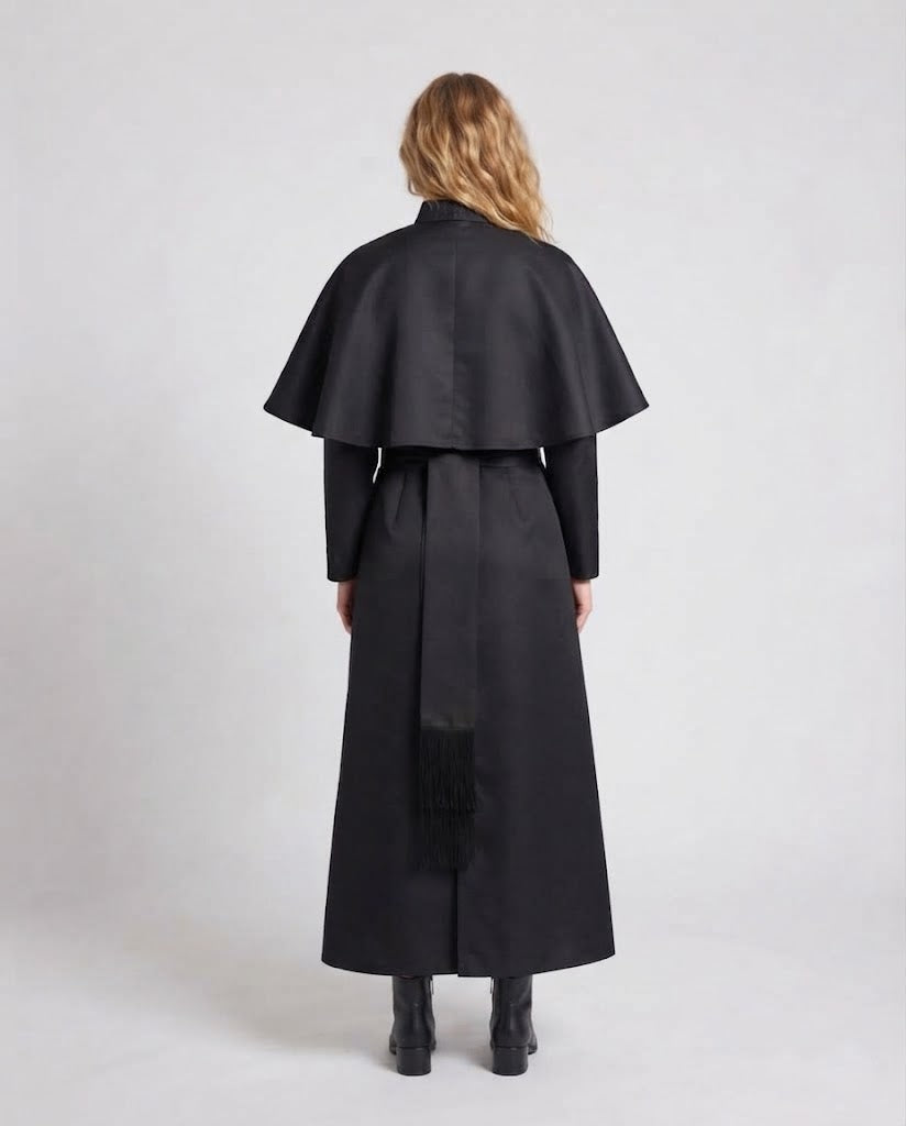 Frauen Priester Kostüm mit elegantem Kapuzen und Kreuz Anhänger Echo Archiv