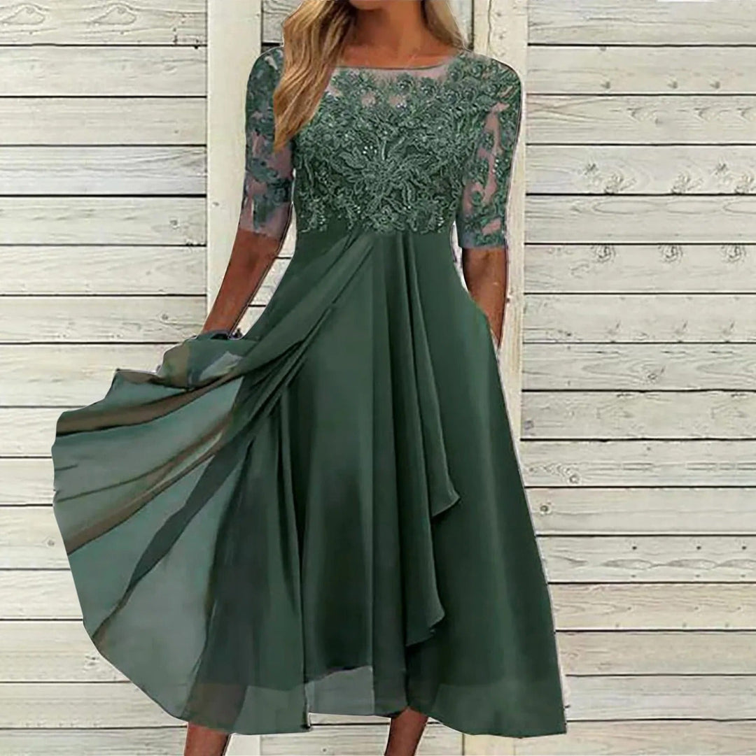Echoarchiv | Stilvolles Kleid mit Zarter Spitze