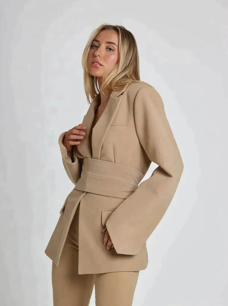 Eleganter Blazer mit Gürtel – Valéne