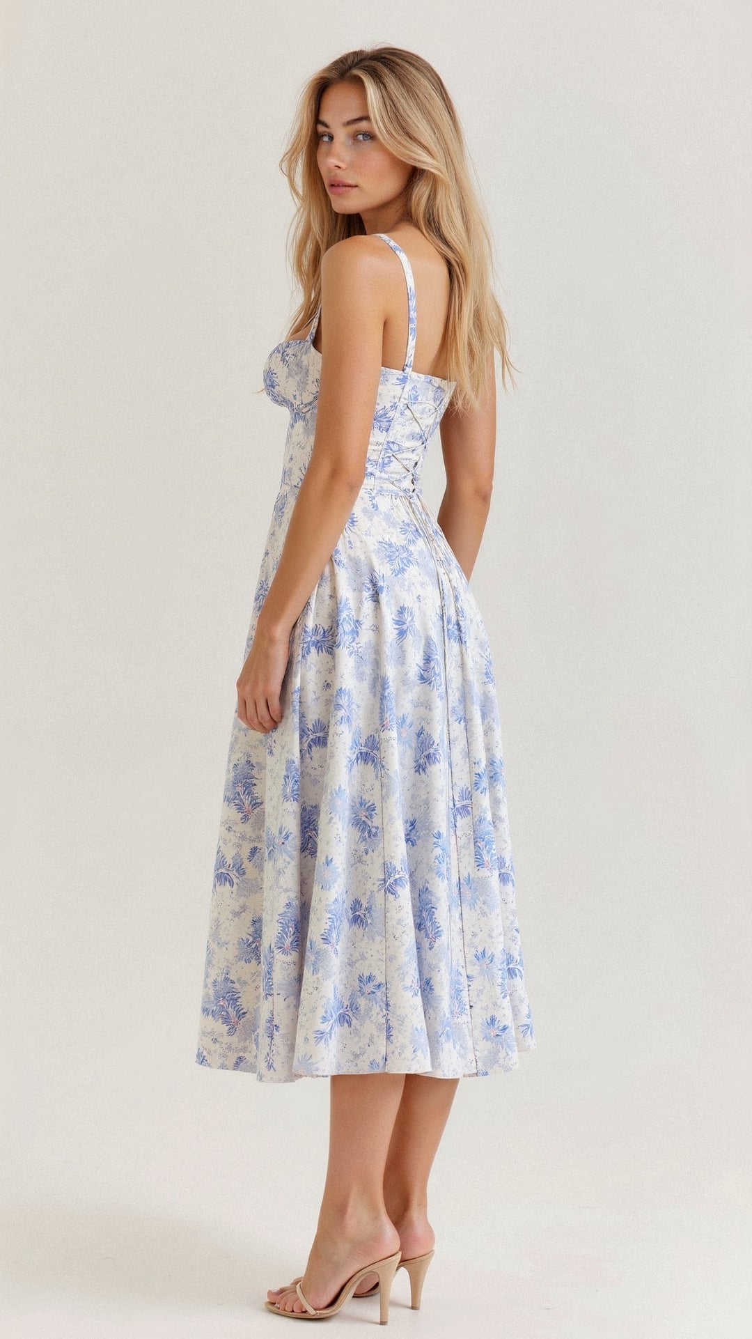 Echoarchiv | Sommerliches Midi Kleid mit Trägern & Schlitz Luftig, Elegant & Perfekt für Warme Tage