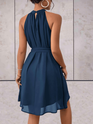 Echoarchiv | Danes Mini Kleid Einfarbiges Ärmelloses Kleid mit Rundhalsausschnitt und Bindegürtel