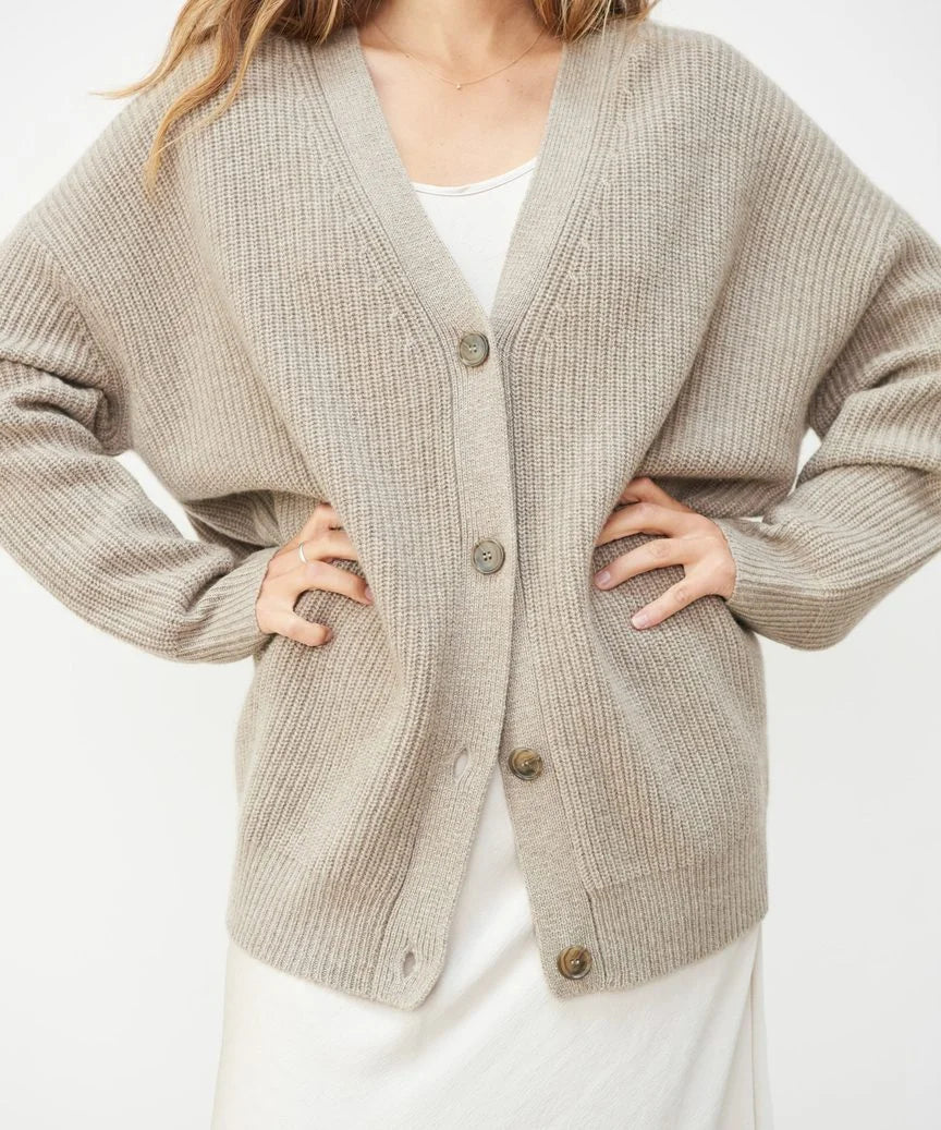 Echoarchiv | Strickjacke aus Kaschmir mit V-Ausschnitt