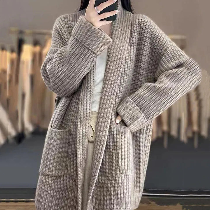 Echoarchiv Lässiger, Einfacher, Mittellanger Pullover mit Taschen