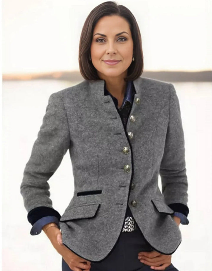 Damen Kurzjacke mit Mehrknopfleiste und Farbakzenten | Echoarchiv