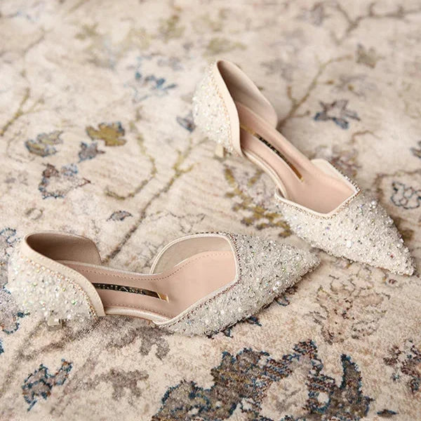 Echoarchiv | Stilvolle Schuhe mit Spitzer Zehe und Mittlerem Absatz mit Glitzeroberfläche