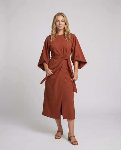 Echoarchiv | Elegantes Kleid mit Laternenärmeln und Gürtel