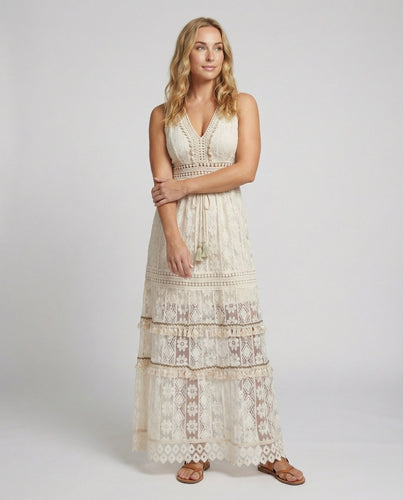 Echoarchiv | Anmutiges Boho-Spitzenkleid für Den Sommer