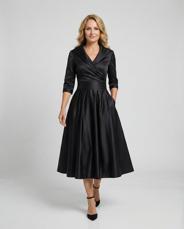 Elegantes Wickelkleid mit breitem Kragen