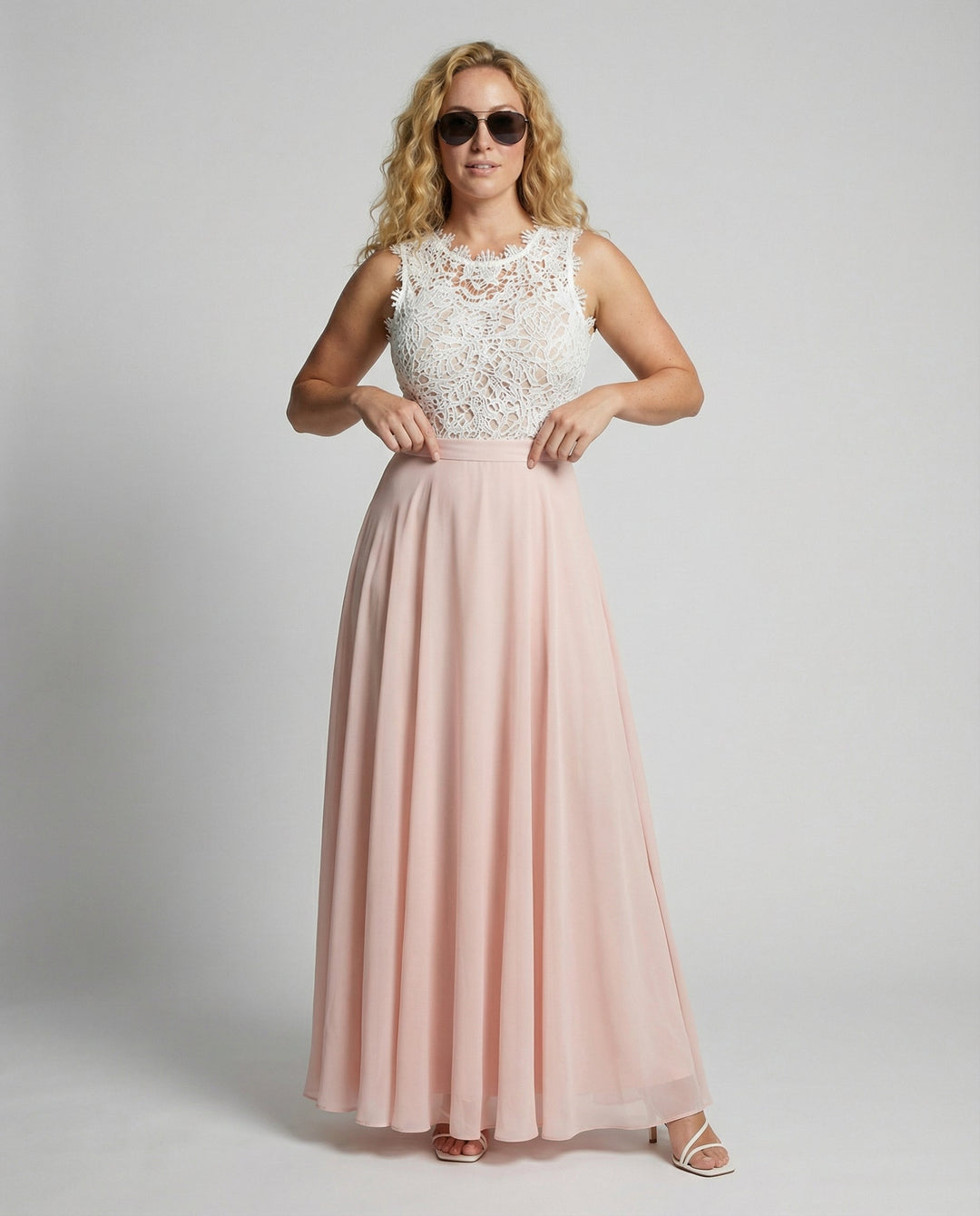 Elegantes Damen Sommerkleid aus Spitze für Sommer | Echoarchiv