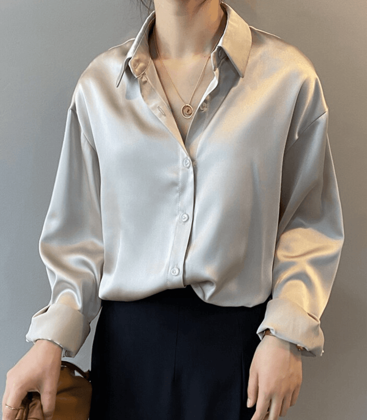 Echoarchiv | Geknöpfte Satin-Seidenbluse