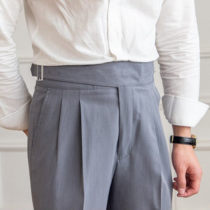 Echoarchiv Classic: Stilvolle Hose mit Schnalle