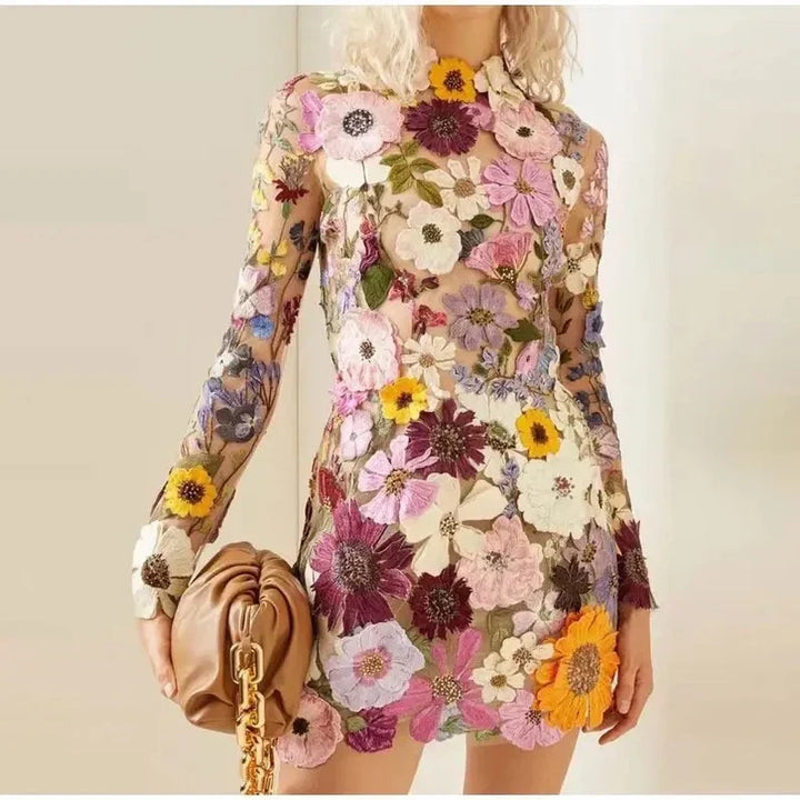 Echoarchiv | Handgefertigtes Blumenkleid