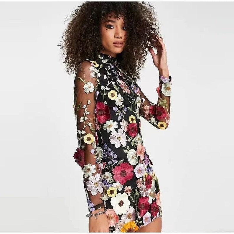 Echoarchiv | Handgefertigtes Blumenkleid