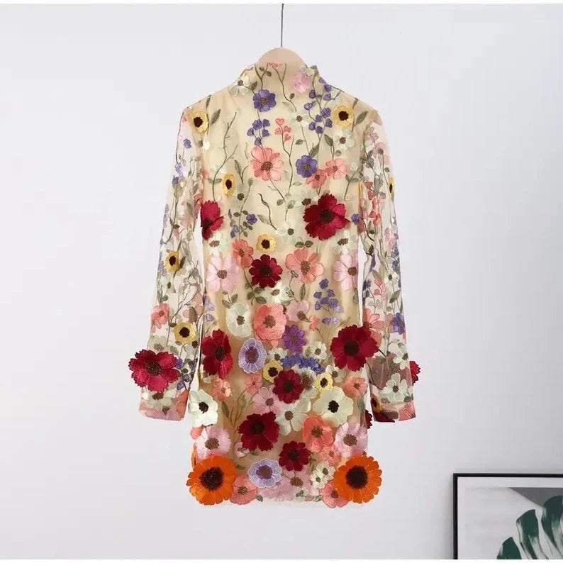 Echoarchiv | Handgefertigtes Blumenkleid