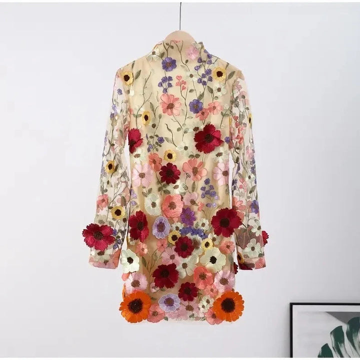 Echoarchiv | Handgefertigtes Blumenkleid