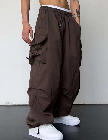 Echoarchiv - Cargohose mit Weitem Bein