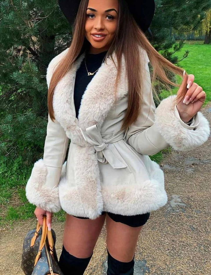 Echoarchiv | Damen Winterjacke mit Kunstfell und Gürtel