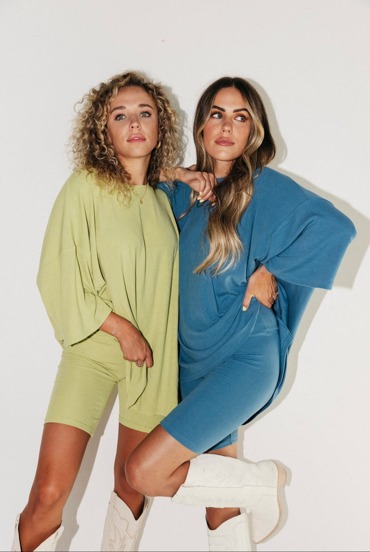 Echoarchiv | Damen Lounge Satz mit Oversize T-Shirt und Biker Shorts