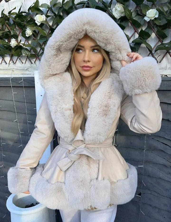 Echoarchiv | Damen Winterjacke mit Kunstfell und Gürtel