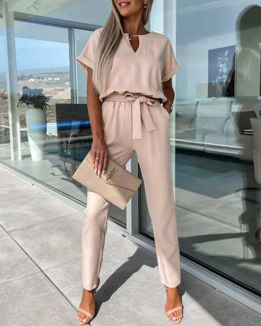 Echoarchiv - Eleganter V-Ausschnitt Jumpsuit mit Gürtel für Damen