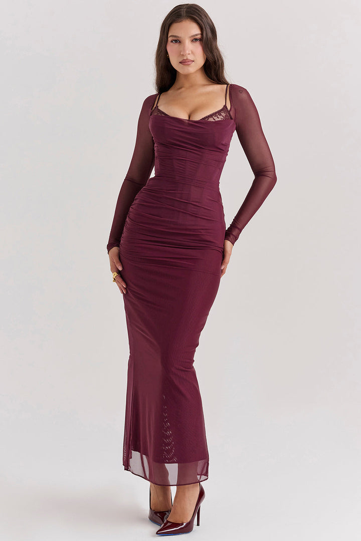 Echoarchiv | Elegantes Maxikleid mit tiefem Ausschnitt und langen Ärmeln