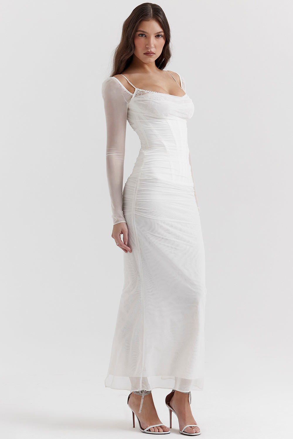 Echoarchiv | Elegantes Maxikleid mit tiefem Ausschnitt und langen Ärmeln