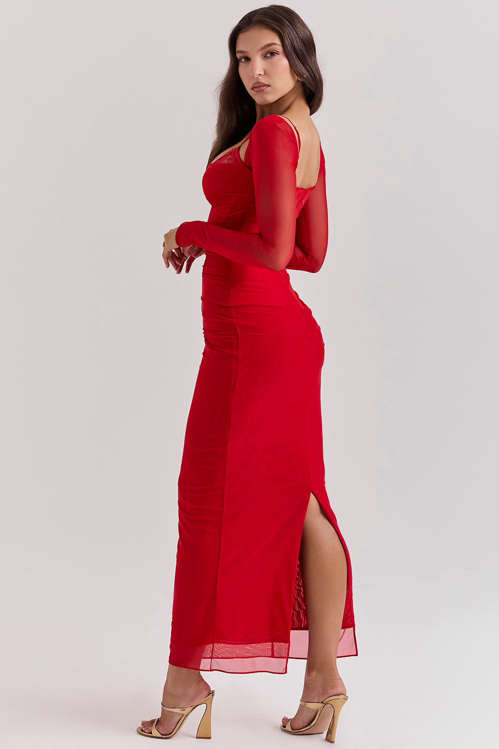 Echoarchiv | Elegantes Maxikleid mit tiefem Ausschnitt und langen Ärmeln