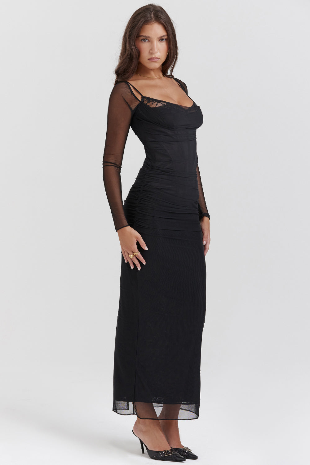 Echoarchiv | Elegantes Maxikleid mit tiefem Ausschnitt und langen Ärmeln
