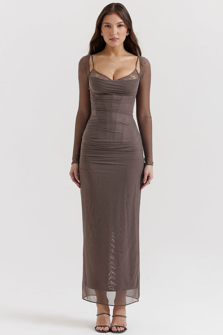 Echoarchiv | Elegantes Maxikleid mit tiefem Ausschnitt und langen Ärmeln