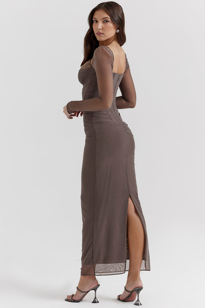 Echoarchiv | Elegantes Maxikleid mit tiefem Ausschnitt und langen Ärmeln