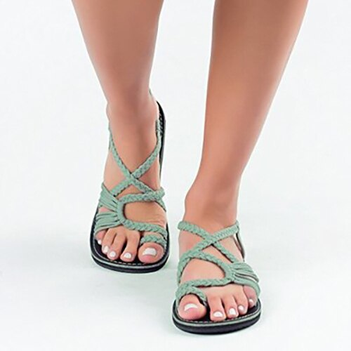 Echoarchiv | Stylische flache Sandalen aus Palmenblättern Bequeme und schicke Sommerschuhe
