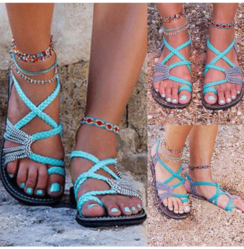 Echoarchiv | Stylische flache Sandalen aus Palmenblättern Bequeme und schicke Sommerschuhe