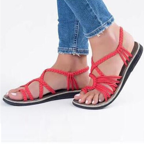 Echoarchiv | Stylische flache Sandalen aus Palmenblättern Bequeme und schicke Sommerschuhe